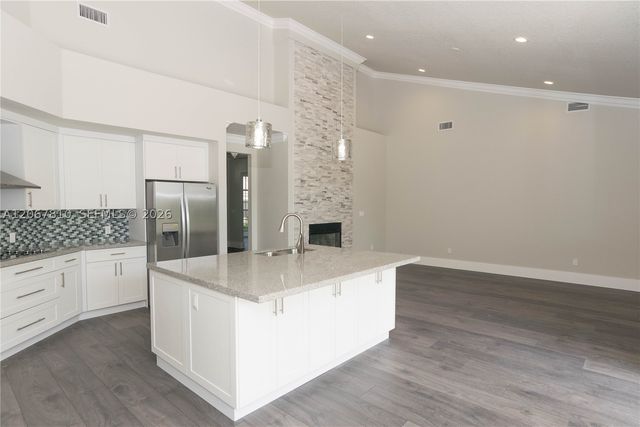 3799 Lancewood Dr, Coral Springs, FL 33065