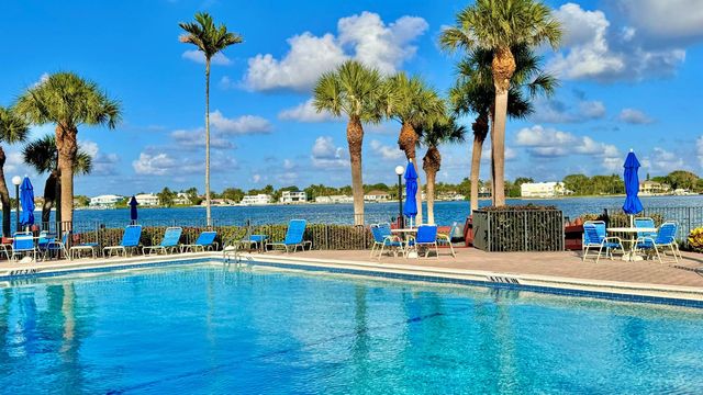7030 Half Moon Circle 121, Hypoluxo, FL 33462