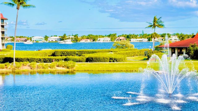 7030 Half Moon Circle 121, Hypoluxo, FL 33462