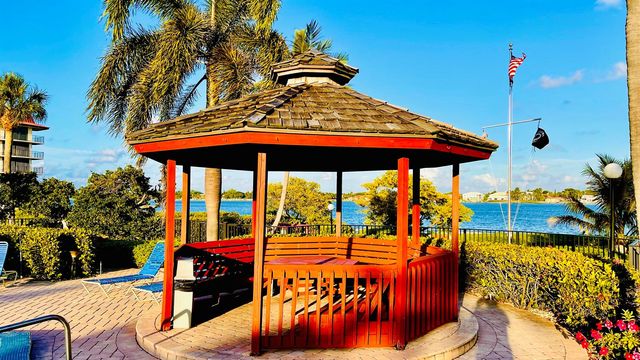 7030 Half Moon Circle 121, Hypoluxo, FL 33462