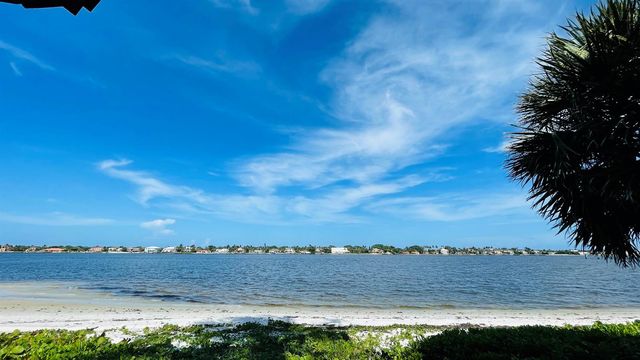 7030 Half Moon Circle 121, Hypoluxo, FL 33462