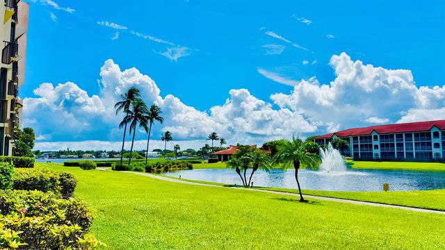 7030 Half Moon Circle 121, Hypoluxo, FL 33462