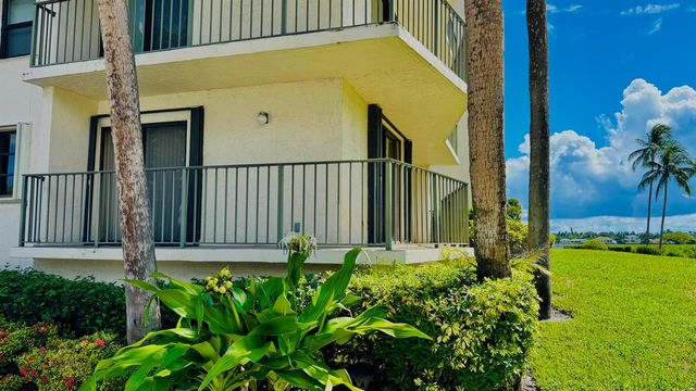 7030 Half Moon Circle 121, Hypoluxo, FL 33462