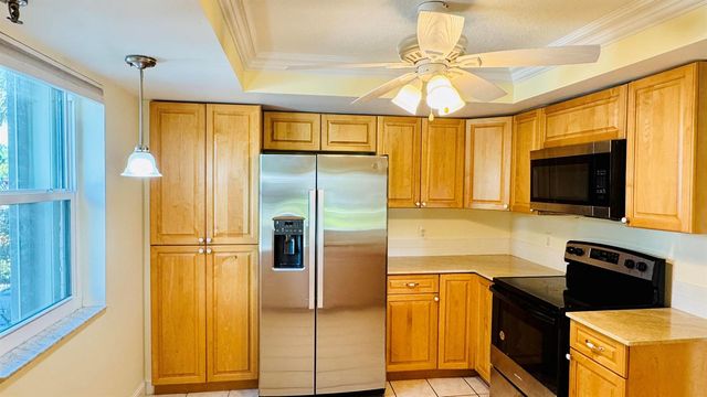 7030 Half Moon Circle 121, Hypoluxo, FL 33462