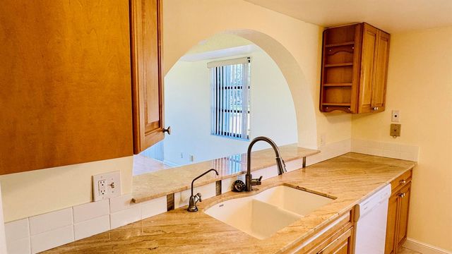 7030 Half Moon Circle 121, Hypoluxo, FL 33462
