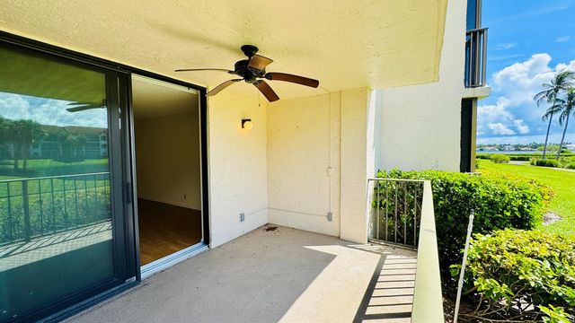 7030 Half Moon Circle 121, Hypoluxo, FL 33462
