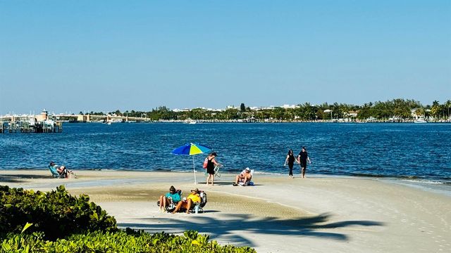 7030 Half Moon Circle 121, Hypoluxo, FL 33462