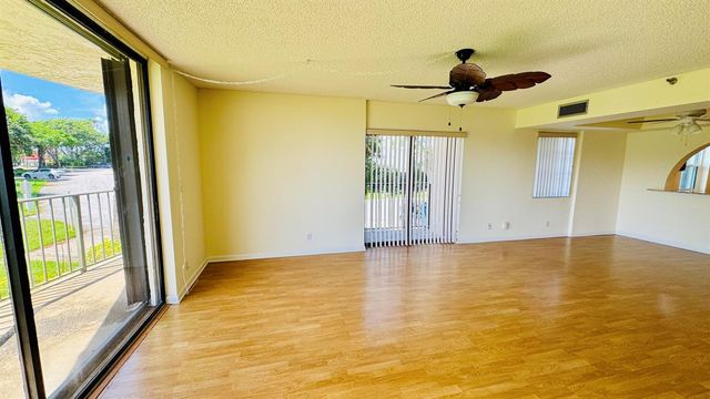 7030 Half Moon Circle 121, Hypoluxo, FL 33462