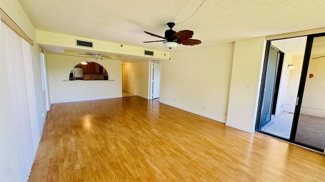 7030 Half Moon Circle 121, Hypoluxo, FL 33462