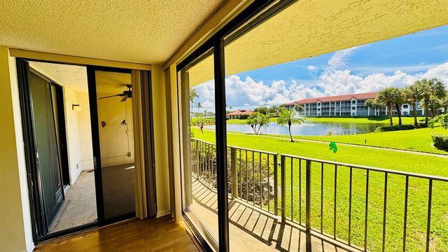 7030 Half Moon Circle 121, Hypoluxo, FL 33462