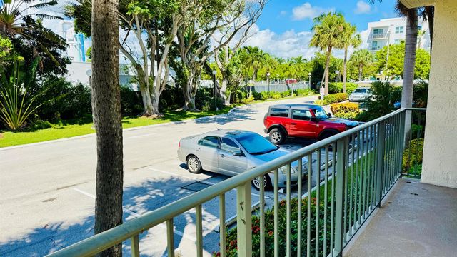 7030 Half Moon Circle 121, Hypoluxo, FL 33462