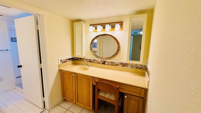 7030 Half Moon Circle 121, Hypoluxo, FL 33462