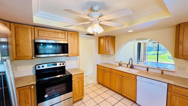 7030 Half Moon Circle 121, Hypoluxo, FL 33462