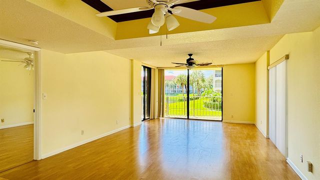 7030 Half Moon Circle 121, Hypoluxo, FL 33462