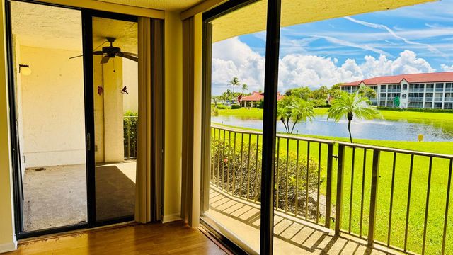 7030 Half Moon Circle 121, Hypoluxo, FL 33462