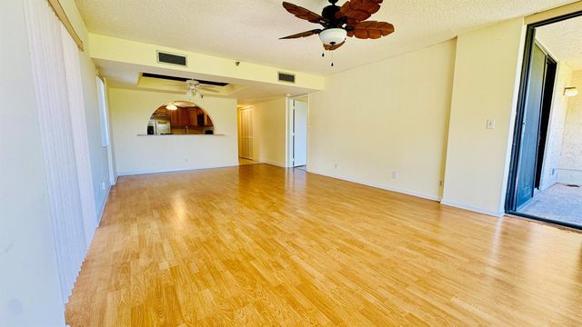 7030 Half Moon Circle 121, Hypoluxo, FL 33462