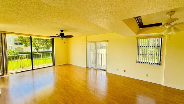 7030 Half Moon Circle 121, Hypoluxo, FL 33462