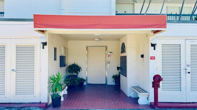 7030 Half Moon Circle 121, Hypoluxo, FL 33462