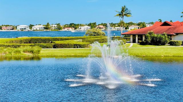 7030 Half Moon Circle 121, Hypoluxo, FL 33462