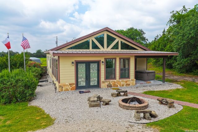 1355 BROAD OAK DR, Bandera, TX 78003