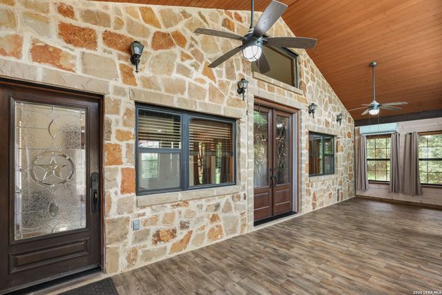 1355 BROAD OAK DR, Bandera, TX 78003