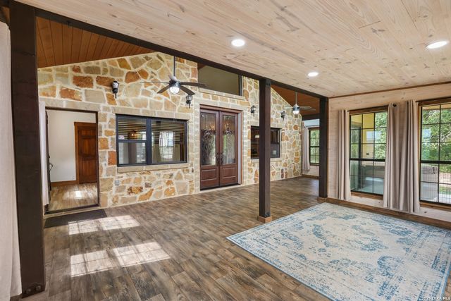 1355 BROAD OAK DR, Bandera, TX 78003