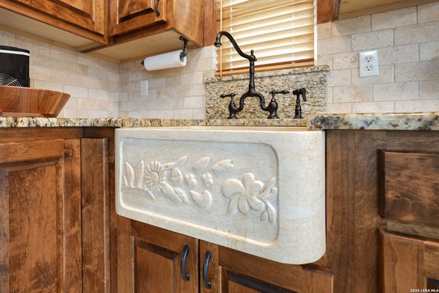 1355 BROAD OAK DR, Bandera, TX 78003