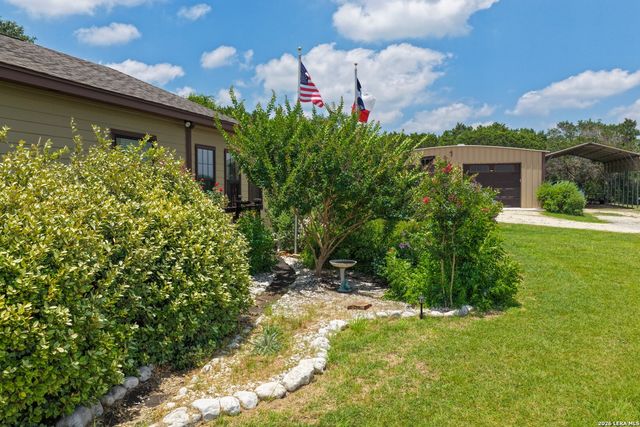 1355 BROAD OAK DR, Bandera, TX 78003
