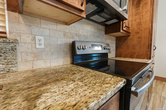 1355 BROAD OAK DR, Bandera, TX 78003