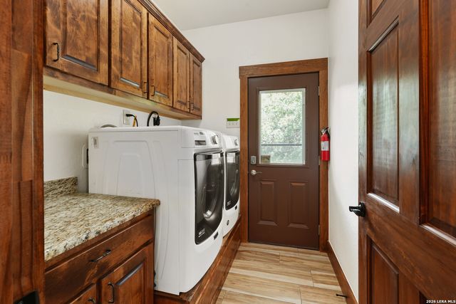 1355 BROAD OAK DR, Bandera, TX 78003