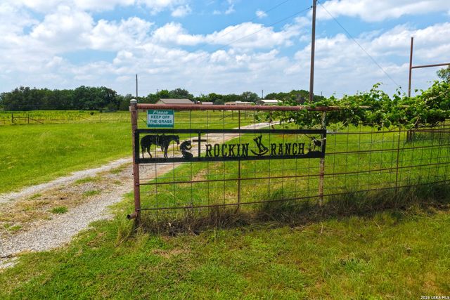 1355 BROAD OAK DR, Bandera, TX 78003