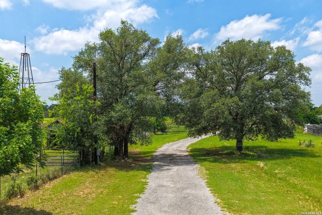 1355 BROAD OAK DR, Bandera, TX 78003
