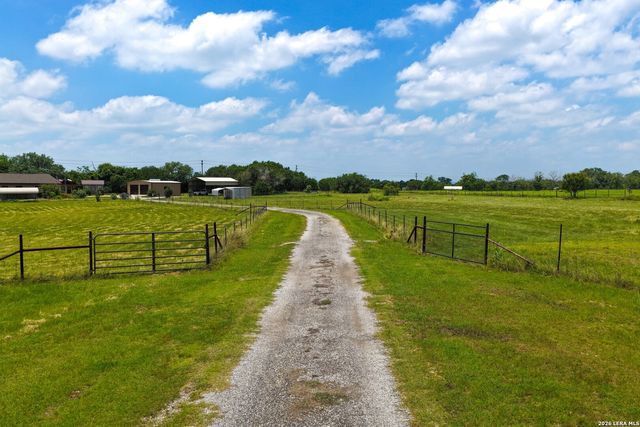 1355 BROAD OAK DR, Bandera, TX 78003