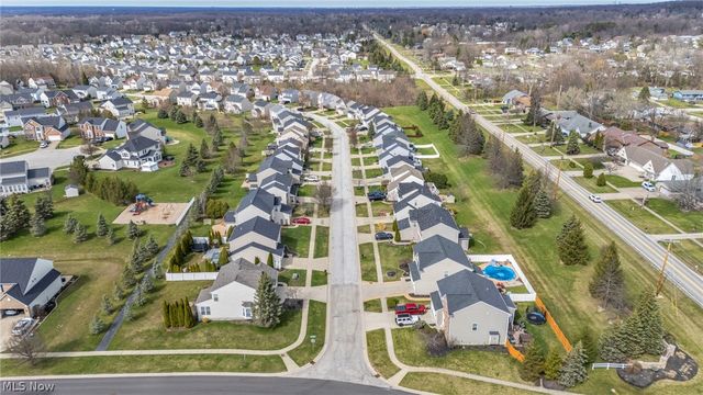 998 Woodfield Lane, Brunswick, OH 44212