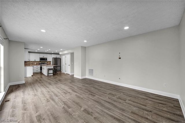 998 Woodfield Lane, Brunswick, OH 44212