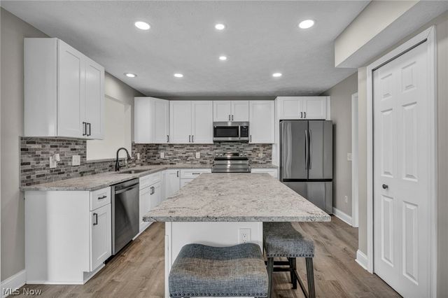 998 Woodfield Lane, Brunswick, OH 44212