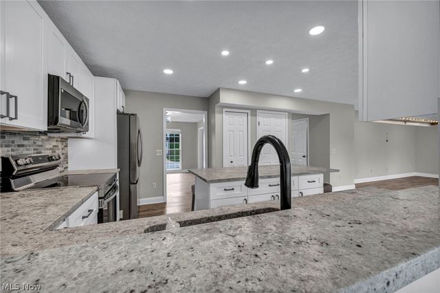 998 Woodfield Lane, Brunswick, OH 44212