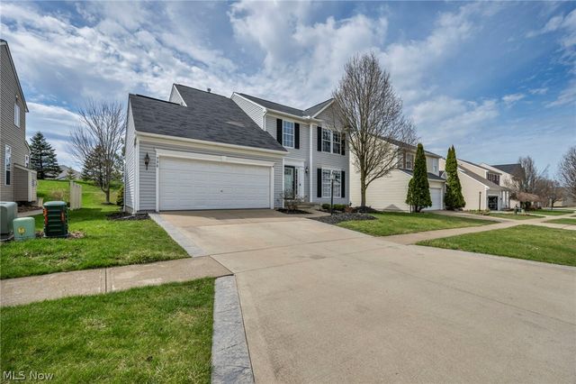 998 Woodfield Lane, Brunswick, OH 44212