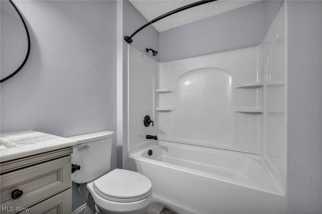 998 Woodfield Lane, Brunswick, OH 44212