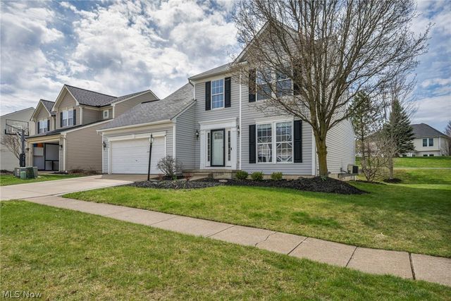 998 Woodfield Lane, Brunswick, OH 44212