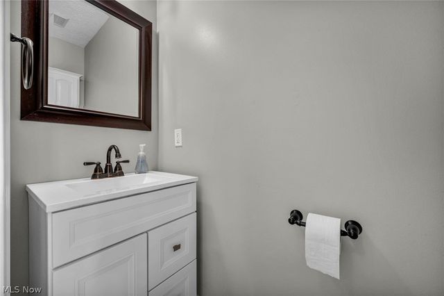 998 Woodfield Lane, Brunswick, OH 44212