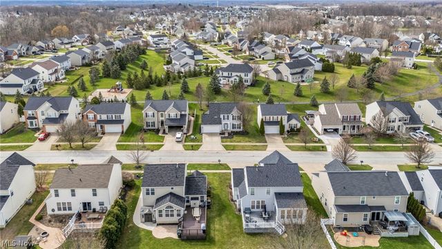 998 Woodfield Lane, Brunswick, OH 44212