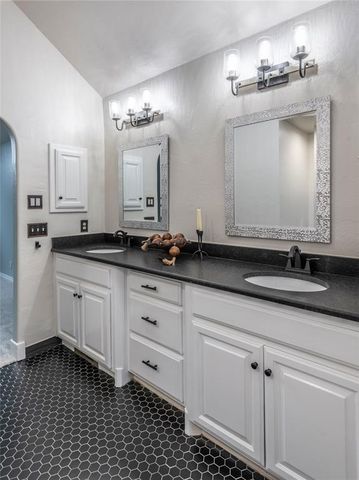 15805 Brenner Pass, Edmond, OK 73013