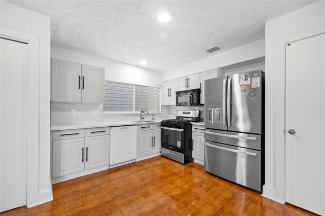 15903 S Alley Court, Houston, TX 77082