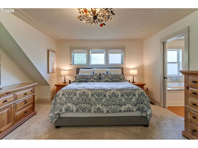 2939 Sw CUSTER St, Portland, OR 97219
