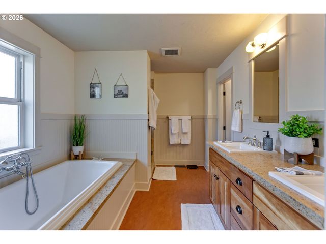 2939 Sw CUSTER St, Portland, OR 97219