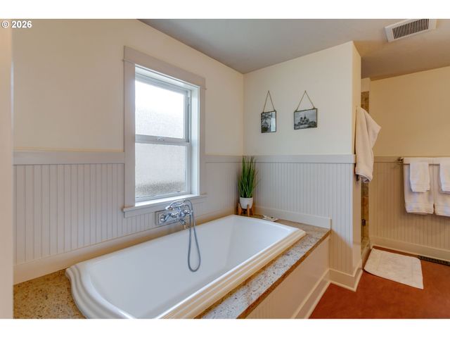 2939 Sw CUSTER St, Portland, OR 97219