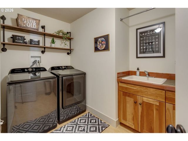 2939 Sw CUSTER St, Portland, OR 97219