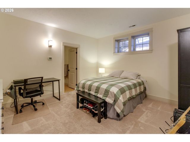 2939 Sw CUSTER St, Portland, OR 97219