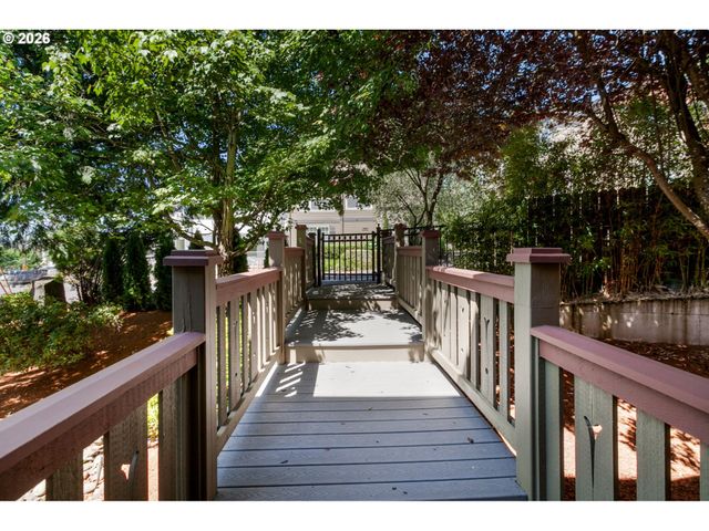 2939 Sw CUSTER St, Portland, OR 97219
